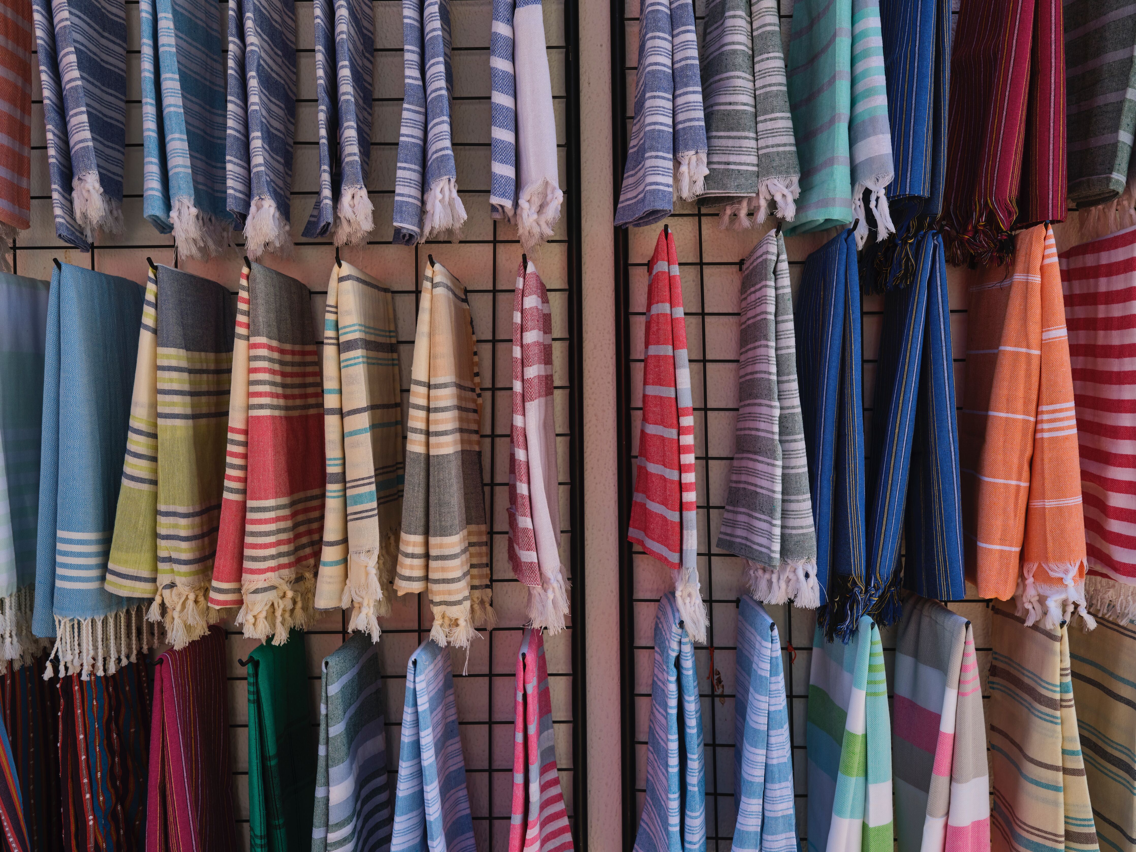 Get to Know the Best Colors for Turkish Bath Towels to Improve the Look of Any Bathroom